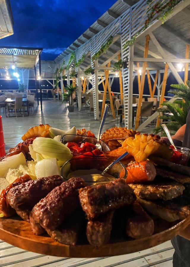 Hotel Pescarus Port Биказ Екстериор снимка