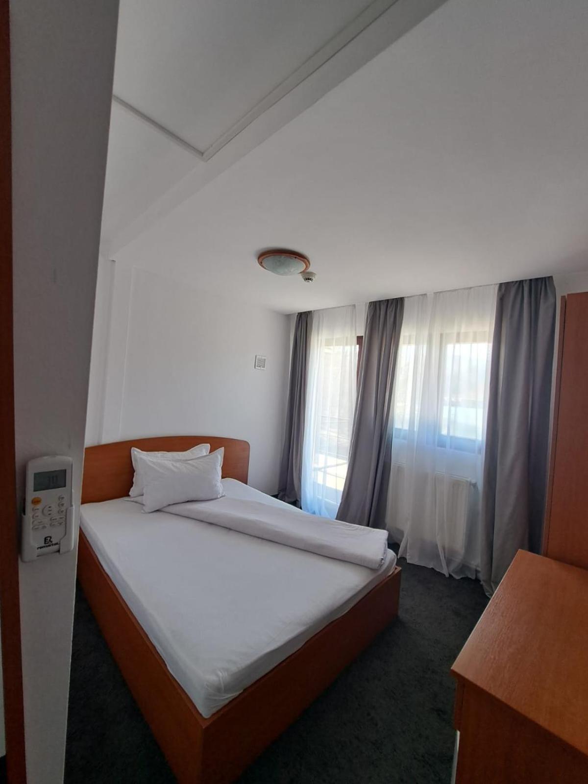 Hotel Pescarus Port Биказ Екстериор снимка