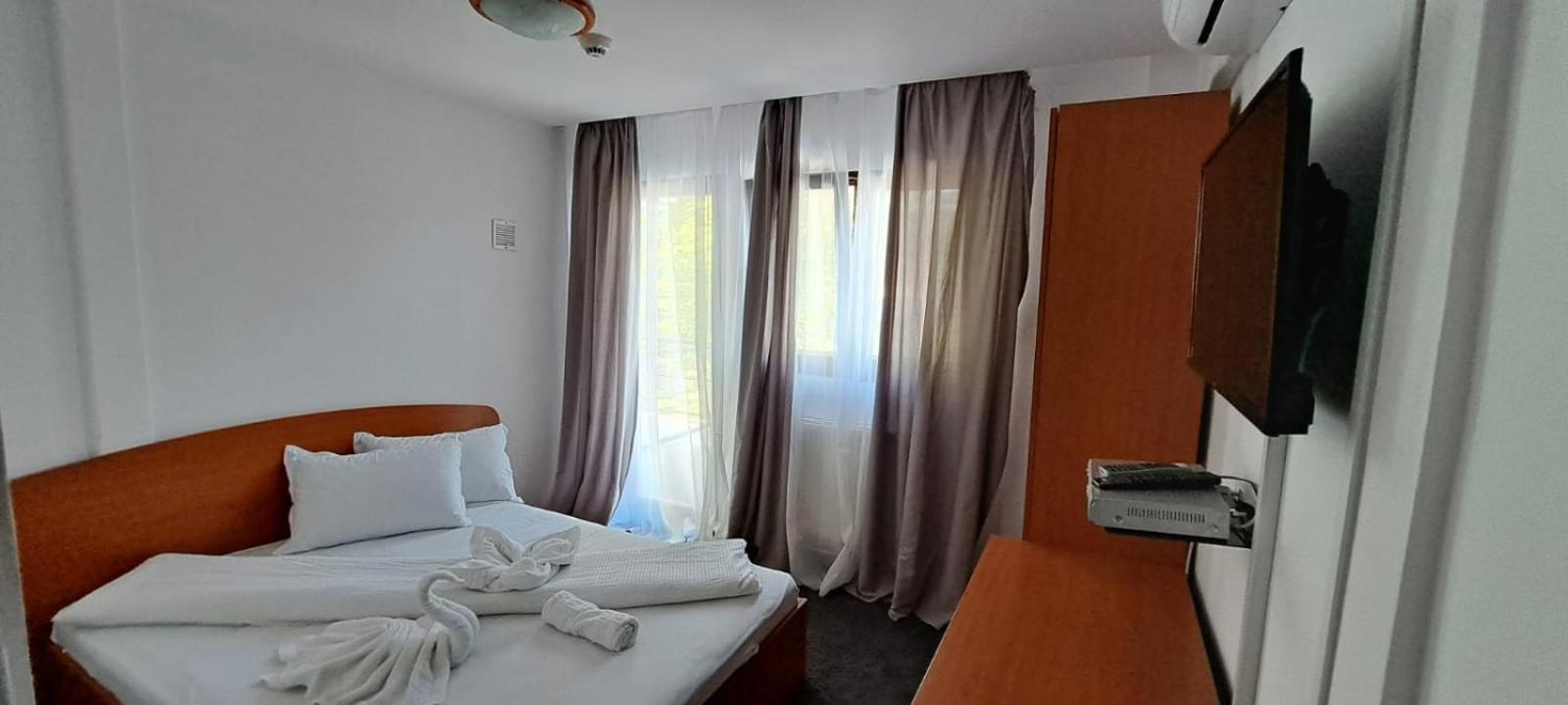 Hotel Pescarus Port Биказ Екстериор снимка
