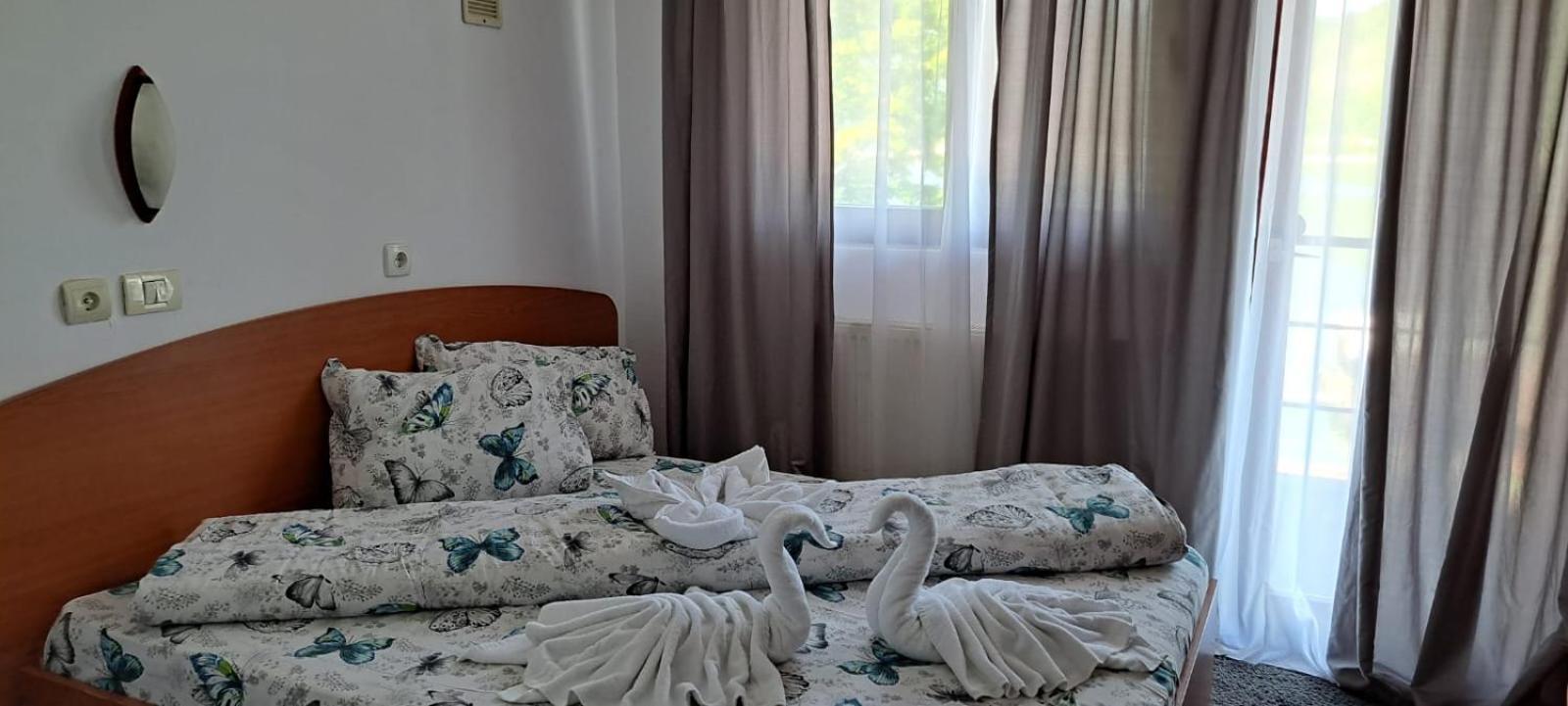 Hotel Pescarus Port Биказ Екстериор снимка
