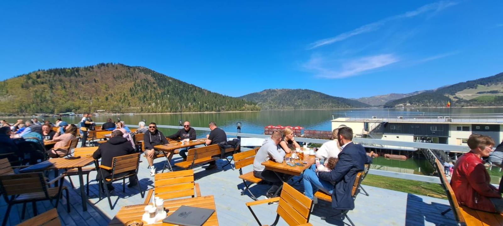 Hotel Pescarus Port Биказ Екстериор снимка