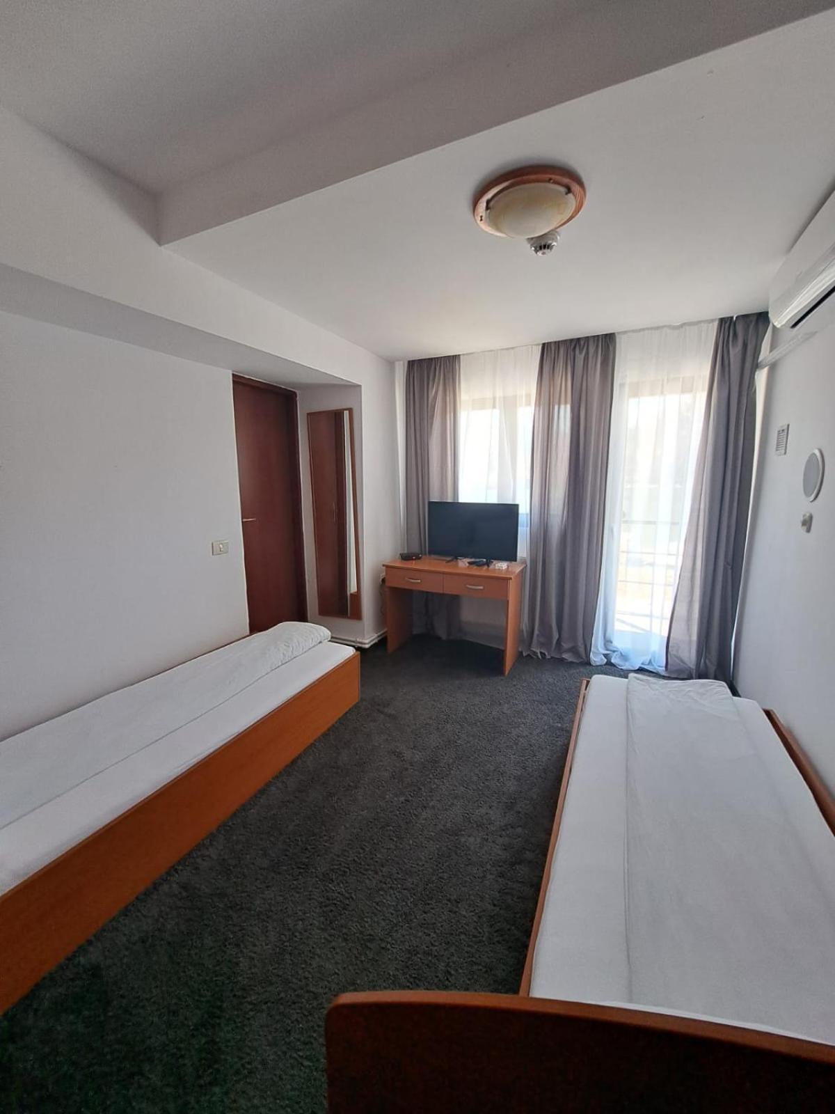 Hotel Pescarus Port Биказ Екстериор снимка
