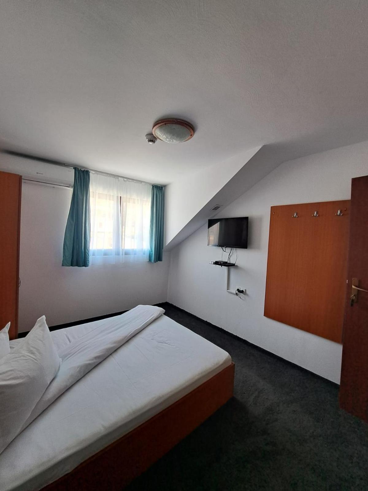 Hotel Pescarus Port Биказ Екстериор снимка