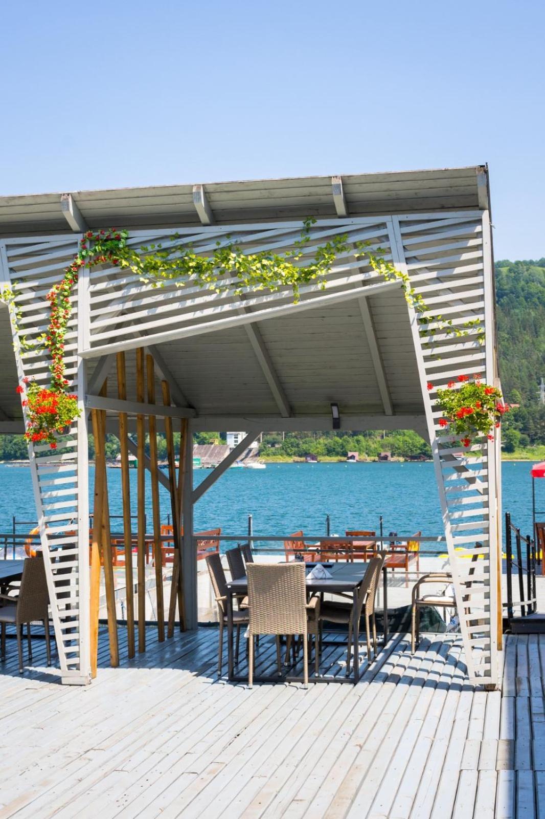 Hotel Pescarus Port Биказ Екстериор снимка