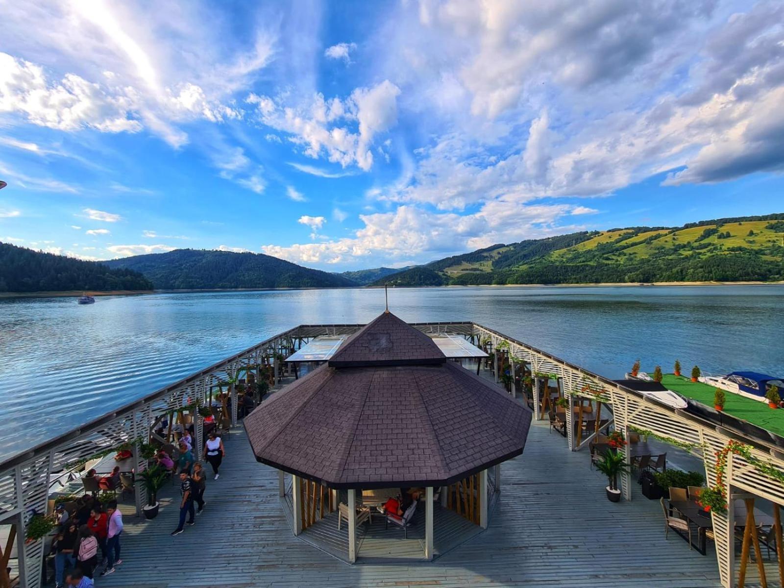 Hotel Pescarus Port Биказ Екстериор снимка