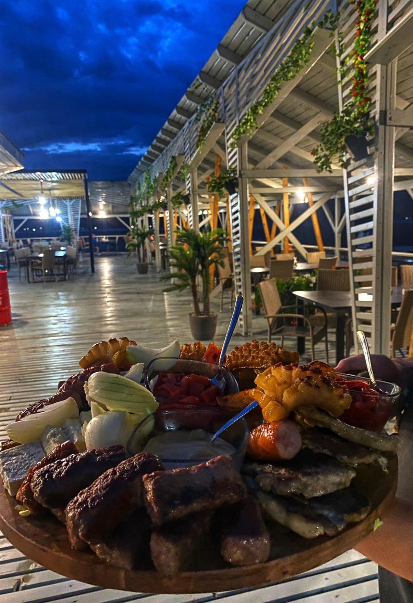 Hotel Pescarus Port Биказ Екстериор снимка
