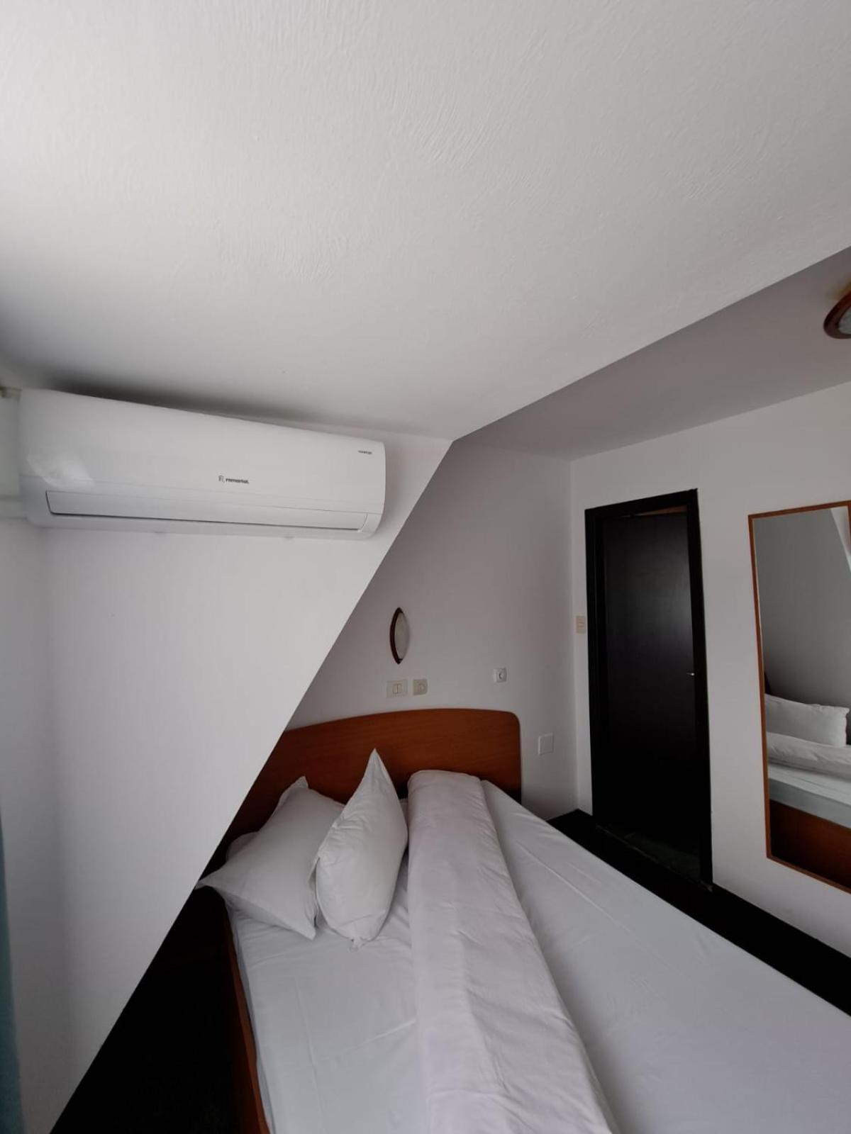 Hotel Pescarus Port Биказ Екстериор снимка