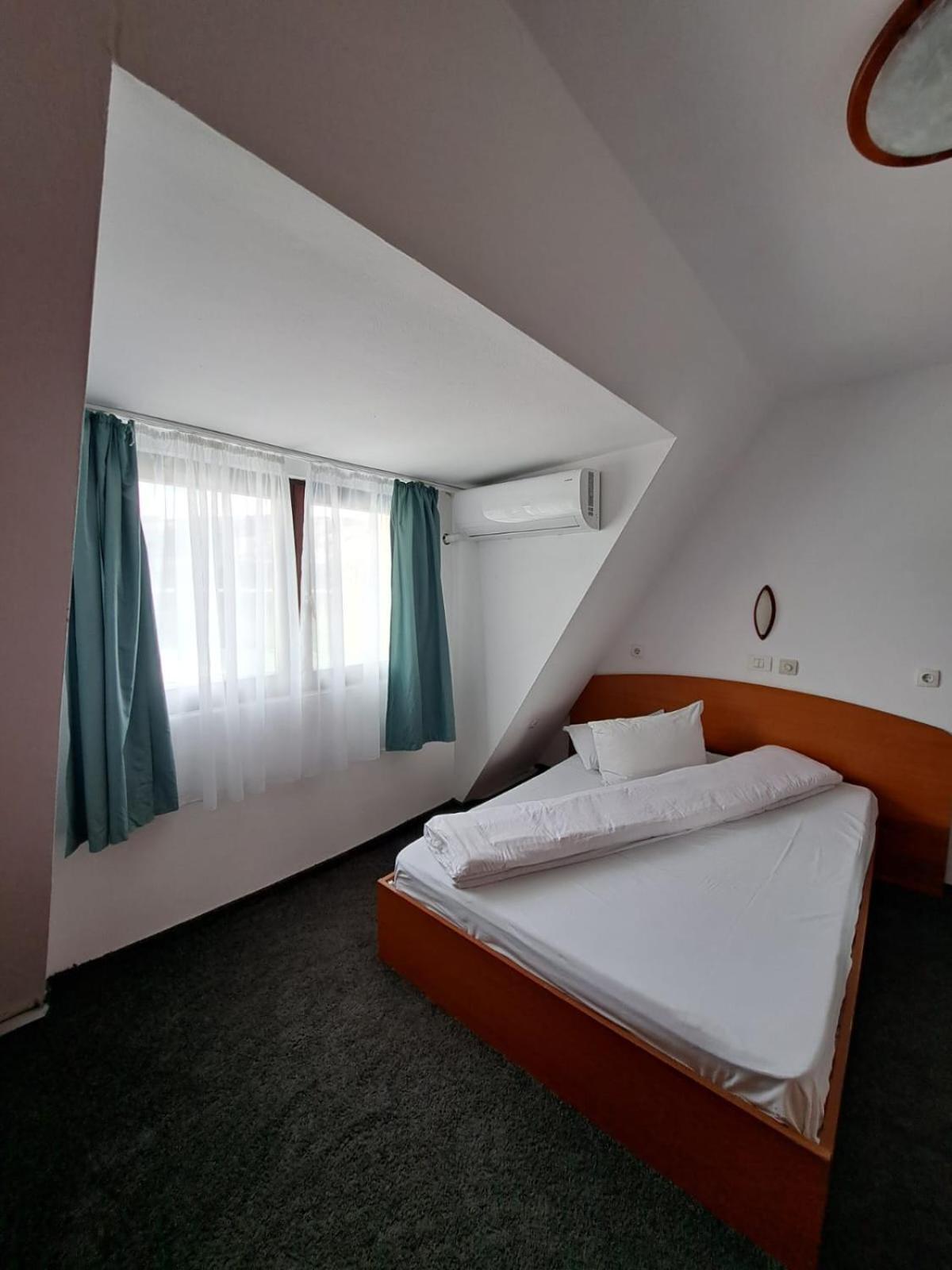 Hotel Pescarus Port Биказ Екстериор снимка