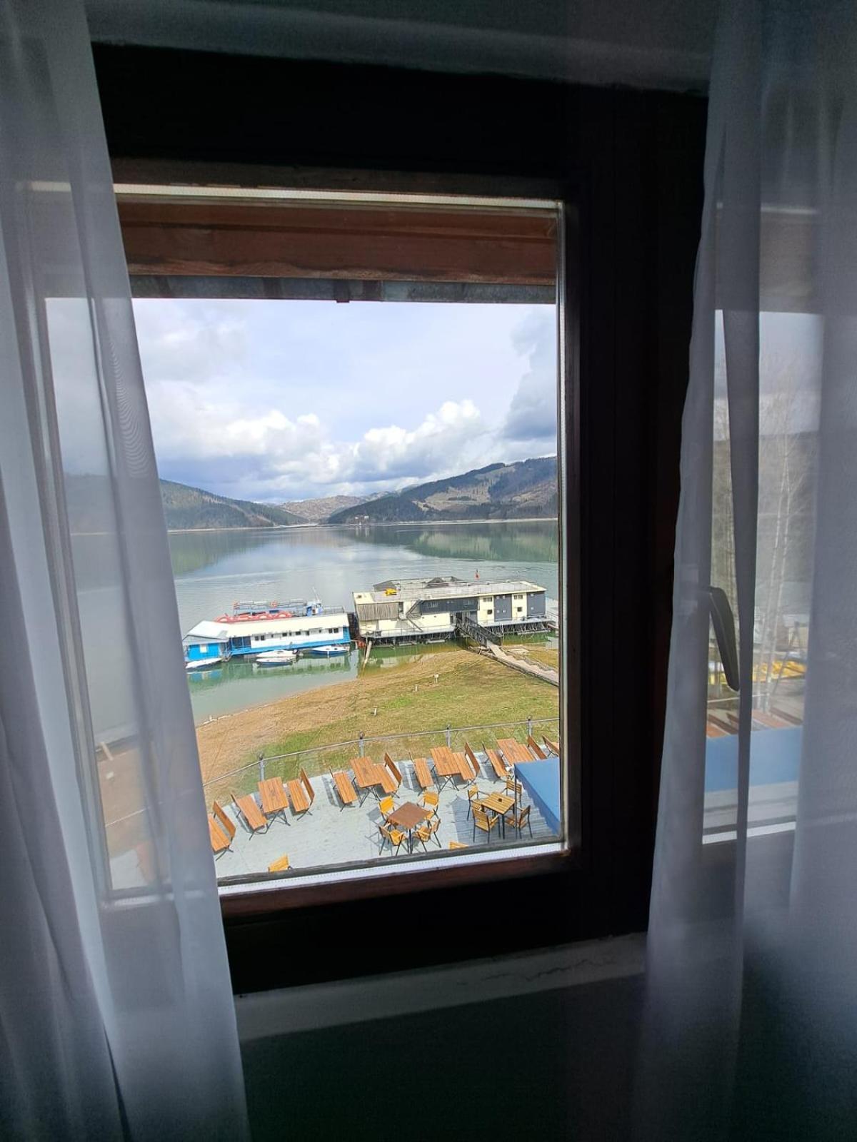 Hotel Pescarus Port Биказ Екстериор снимка